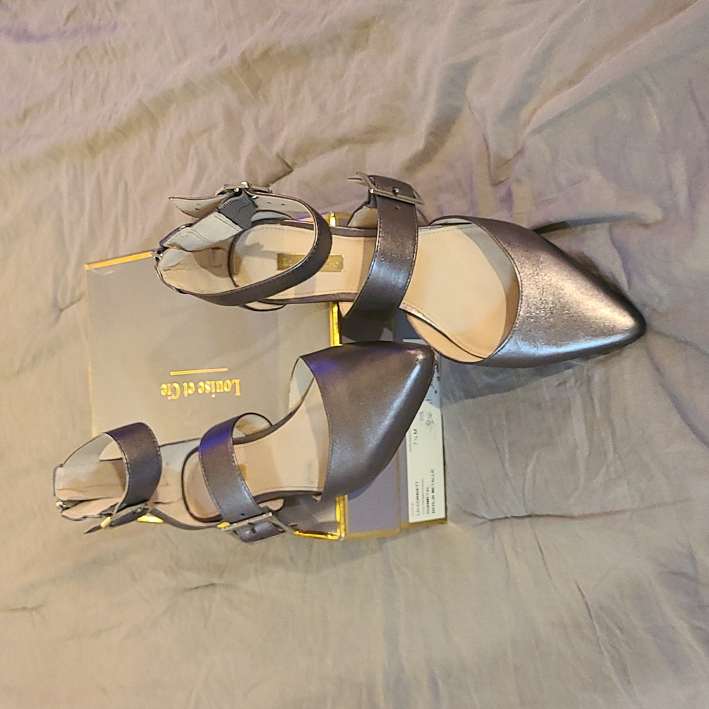 Louise Et Cie Lo-Corriett Pointed Toe Flat 7.5 Gunmetal in box